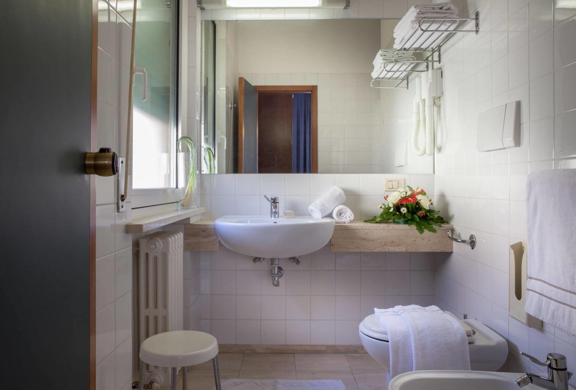 Hotel Mariani Jesi Buitenkant foto